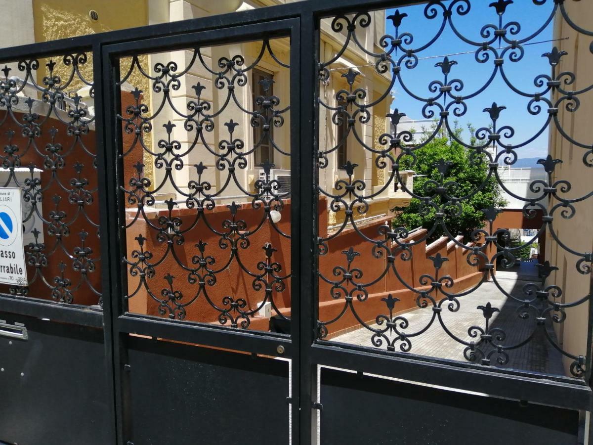 Quarantacinque Ospitalita Hotel Cagliari Bagian luar foto
